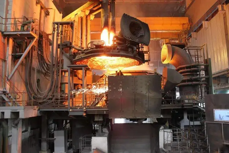 Sintered alumina material for refractory application